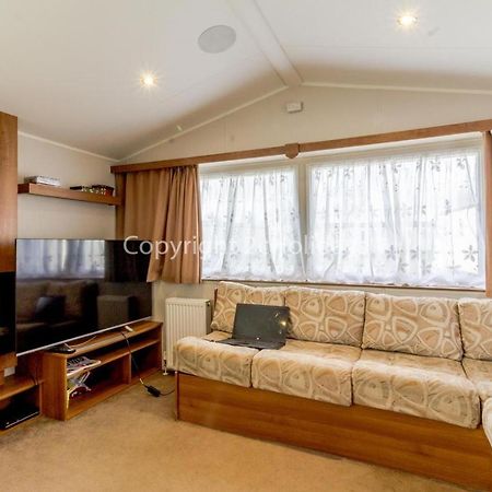 Hotel 617 Seawick Jaywick Sands Esterno foto