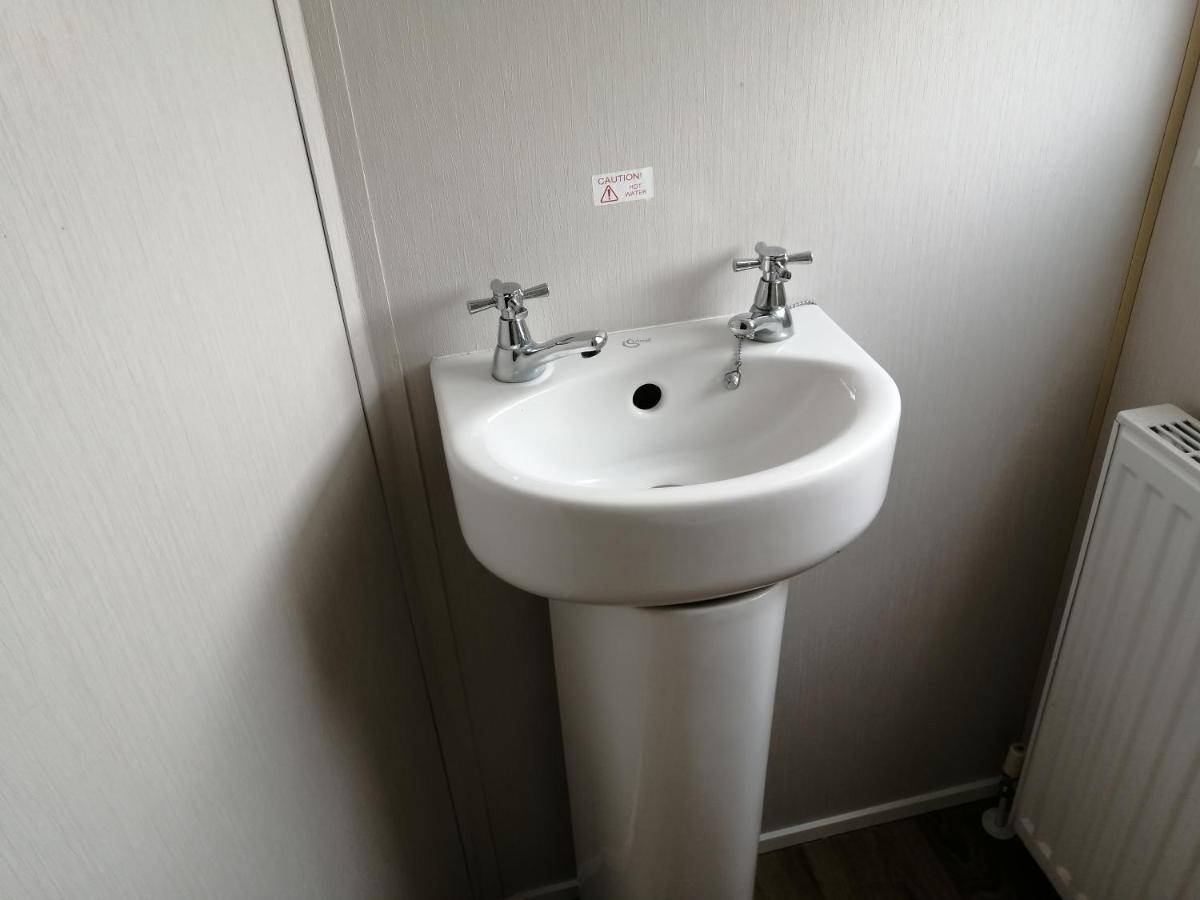 Hotel 617 Seawick Jaywick Sands Esterno foto