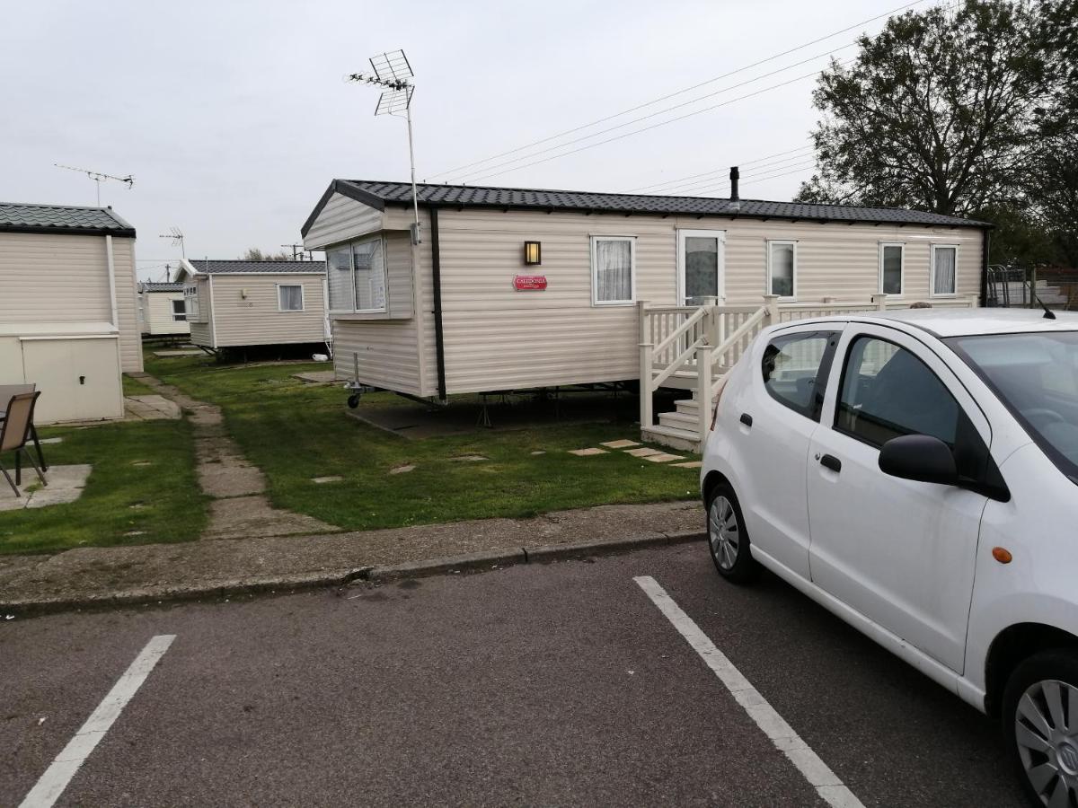 Hotel 617 Seawick Jaywick Sands Esterno foto