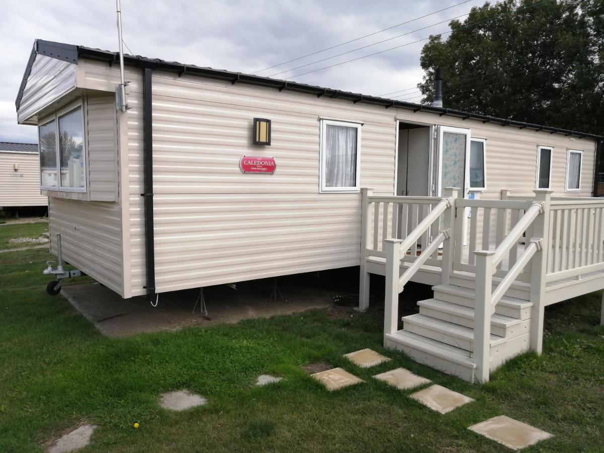 Hotel 617 Seawick Jaywick Sands Esterno foto
