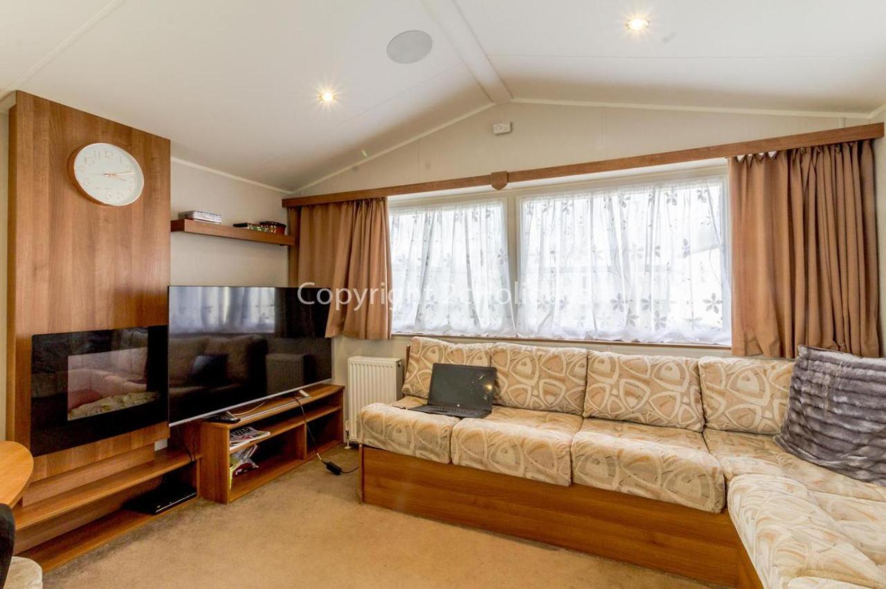 Hotel 617 Seawick Jaywick Sands Esterno foto