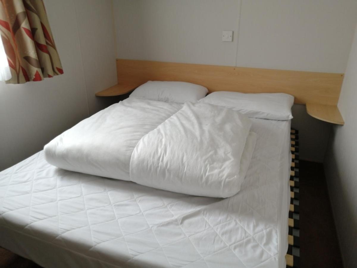 Hotel 617 Seawick Jaywick Sands Esterno foto