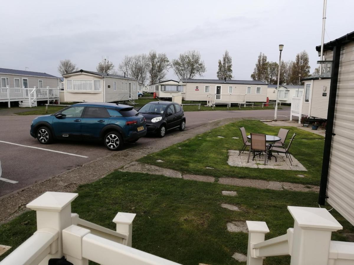 Hotel 617 Seawick Jaywick Sands Esterno foto
