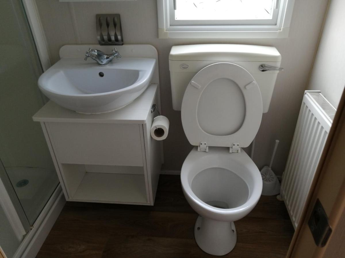 Hotel 617 Seawick Jaywick Sands Esterno foto