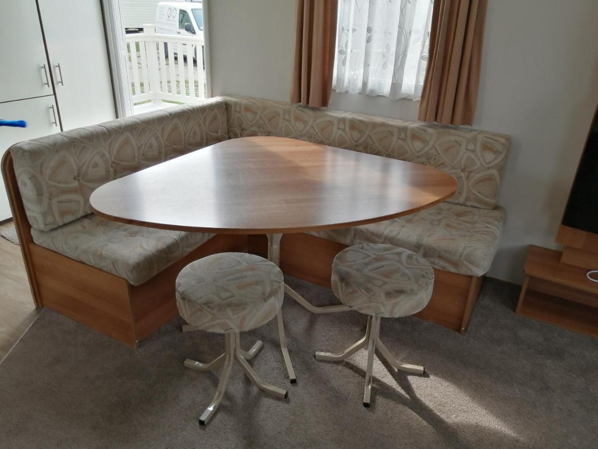 Hotel 617 Seawick Jaywick Sands Esterno foto