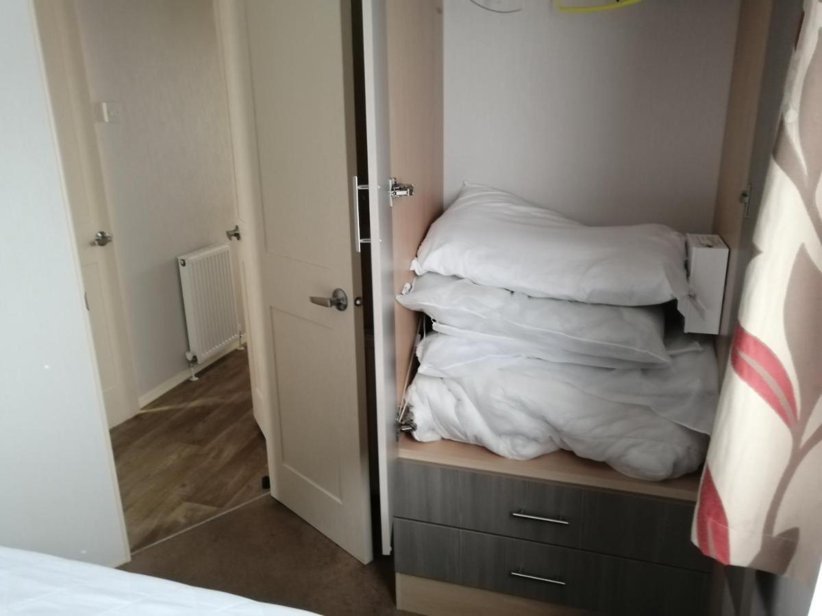 Hotel 617 Seawick Jaywick Sands Esterno foto