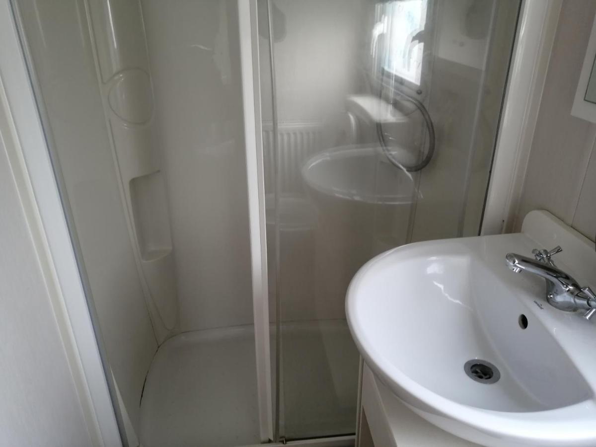 Hotel 617 Seawick Jaywick Sands Esterno foto