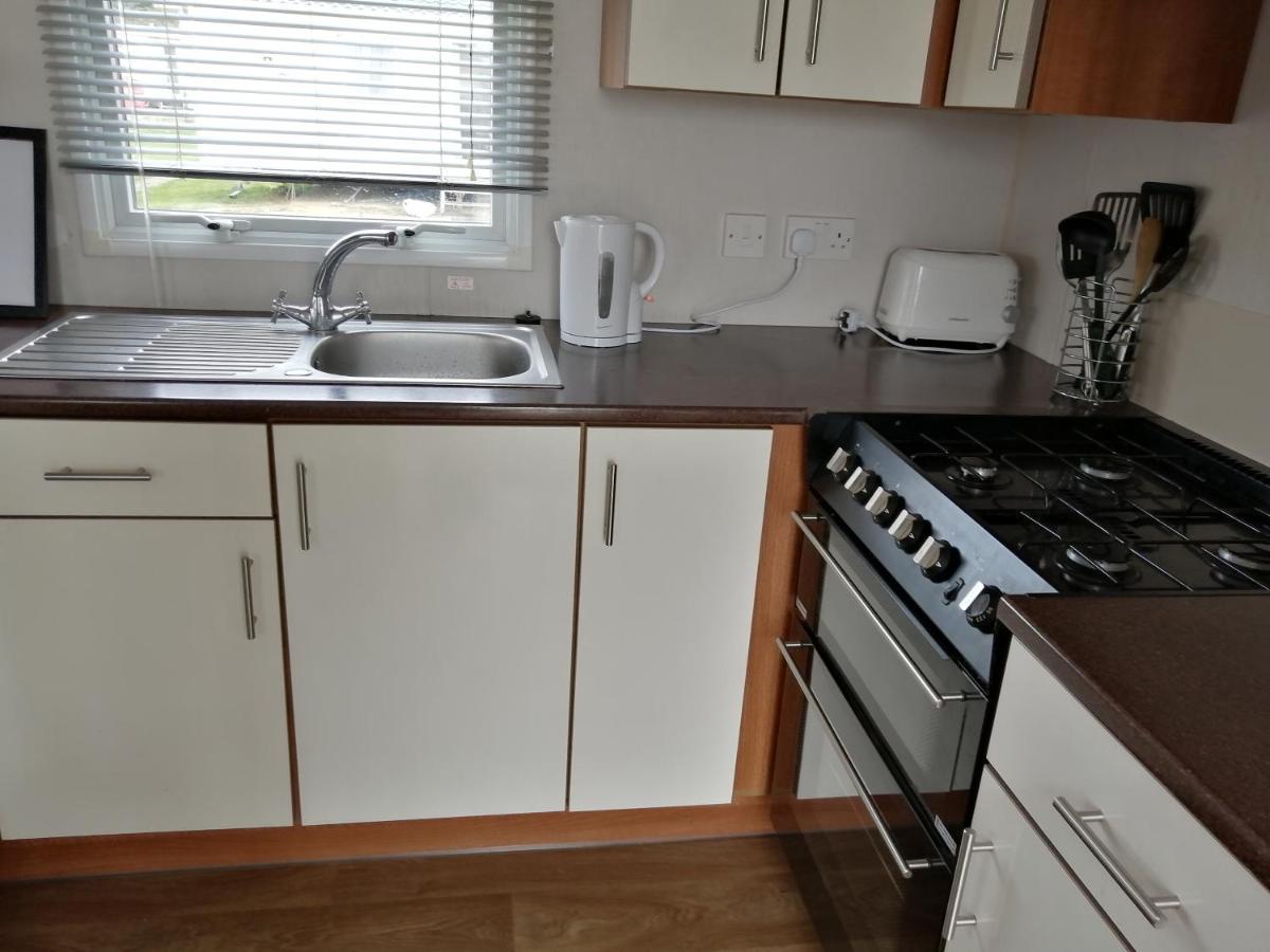 Hotel 617 Seawick Jaywick Sands Esterno foto