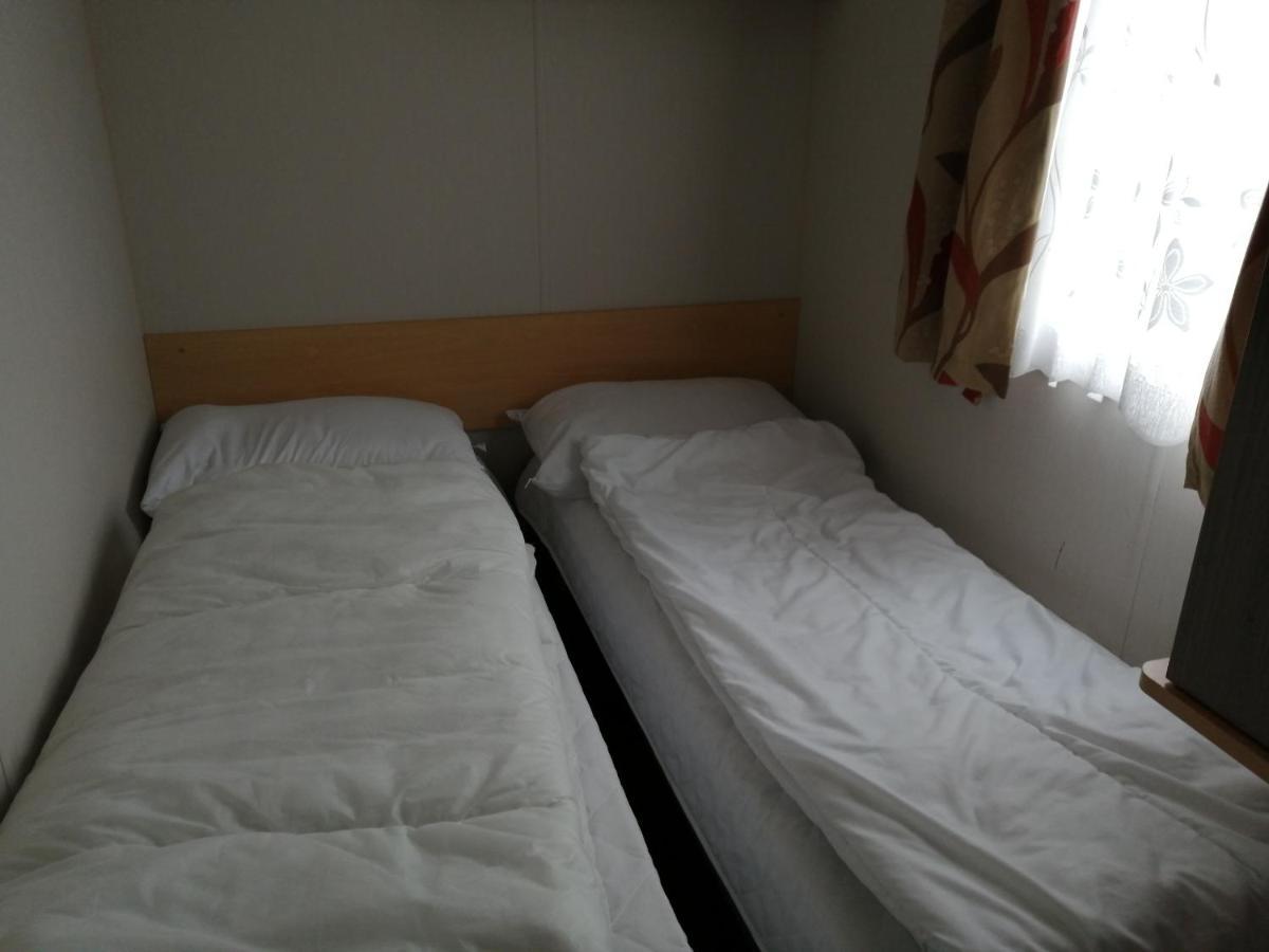 Hotel 617 Seawick Jaywick Sands Esterno foto