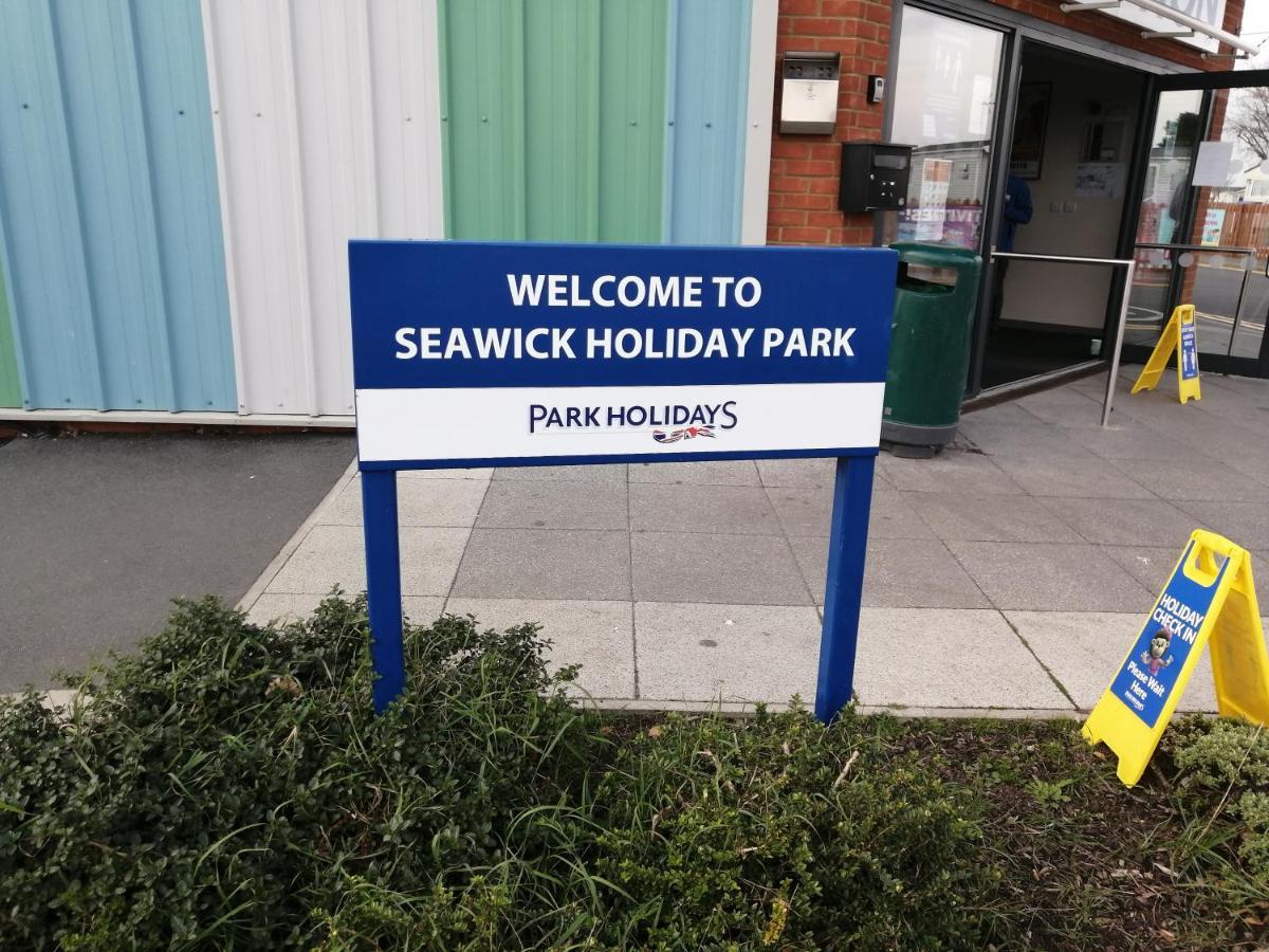 Hotel 617 Seawick Jaywick Sands Esterno foto