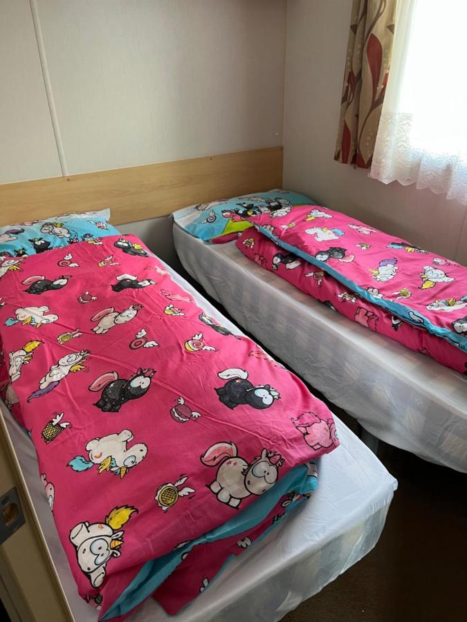 Hotel 617 Seawick Jaywick Sands Esterno foto