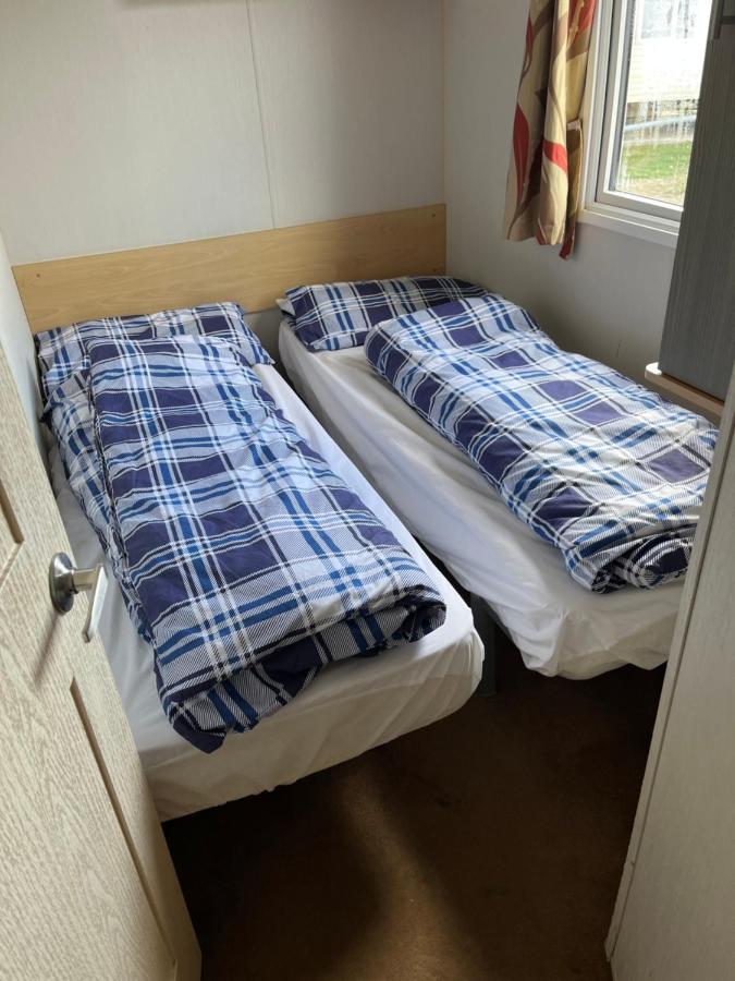 Hotel 617 Seawick Jaywick Sands Esterno foto